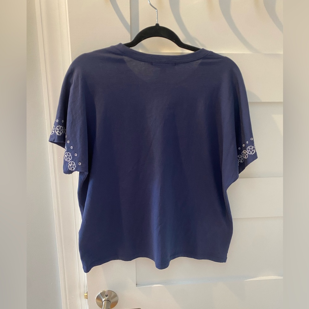 blue and white embroidered relaxed fit casual shirt sleeve blouse, size medium - Picture 6 of 7